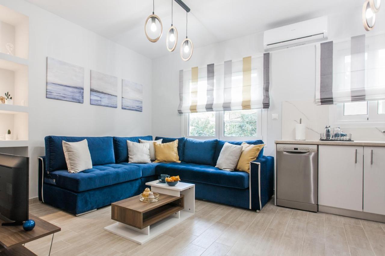 Luxury Seaside Apartment Next To Starbucks Opossite The Beach Park Of Flisvos 아테네 외부 사진