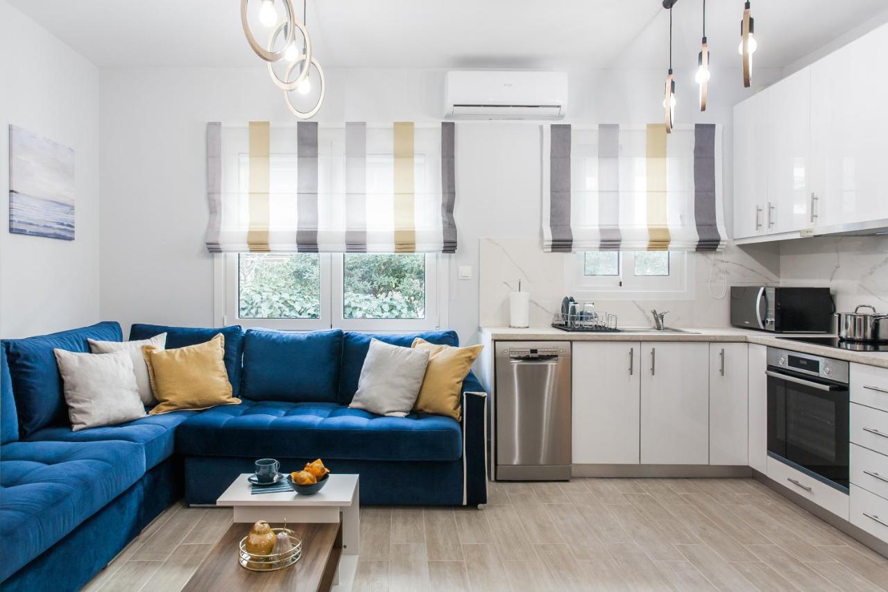 Luxury Seaside Apartment Next To Starbucks Opossite The Beach Park Of Flisvos 아테네 외부 사진